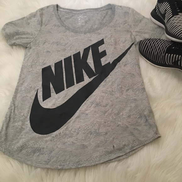 Nike Tops - Nike T-shirt